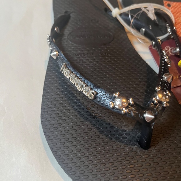 Havaianas Skull Crossbones Slim Hardware Studded Spikes Black Flip flops Slides - Picture 4 of 13
